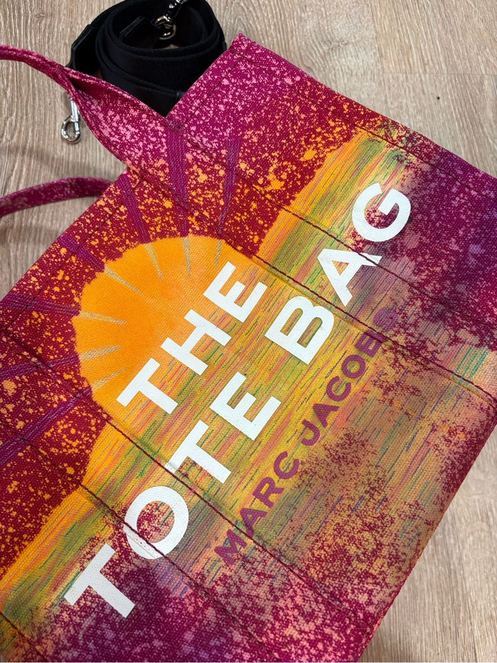 Medium Marc Jacobs “Glittering Sunset” 🌅 The Tote Bag - Picture 3 of 11
